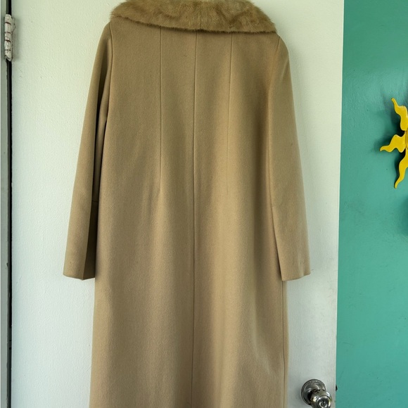 Vintage Baldwin Tan Wool Trench Coat  with fur collar. Classic ! - Picture 4 of 8